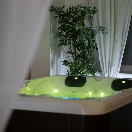 Spa Palawan Prive Avec Jacuzzi Et Sauna Liege Hotel Ngoại thất bức ảnh